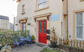 Llys Madoc, First Floor Flat